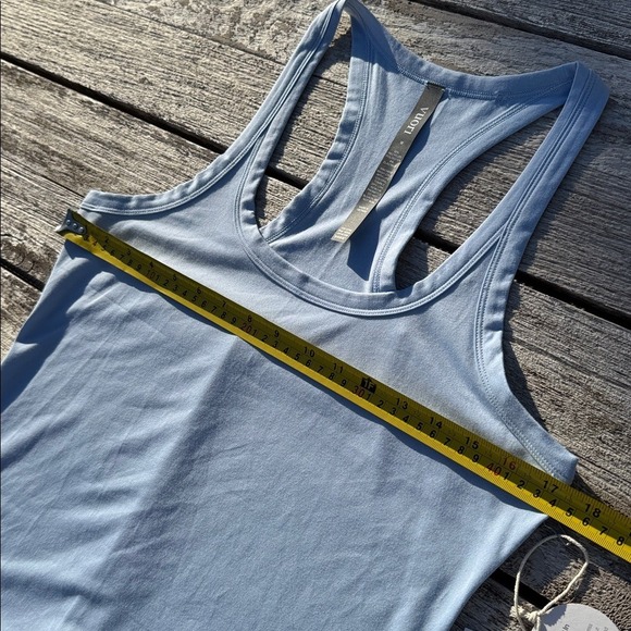 VUORI Lux Racerback Tank Surf blue  size medium nwt 💙 - Picture 4 of 9
